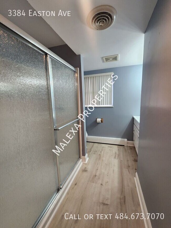 Building Photo - 3384 Easton Ave