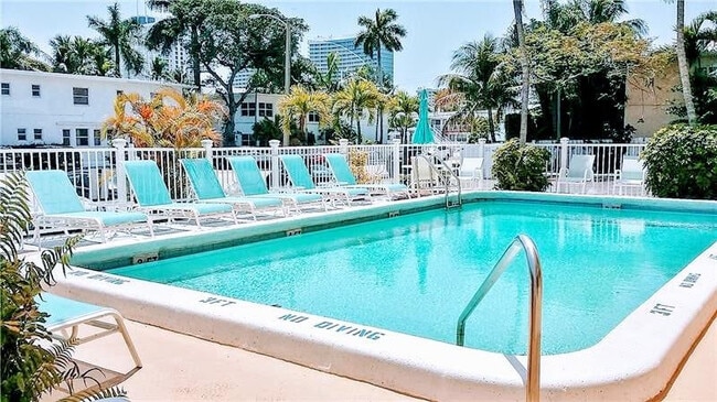 Building Photo - 625 Antioch Ave