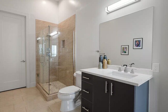 Building Photo - Stylish 1-Bedroom Near Downtown Dallas