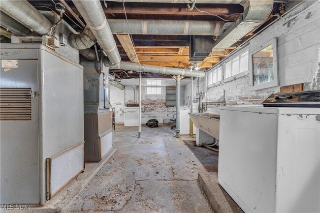 Building Photo - 825 Alhambra Rd