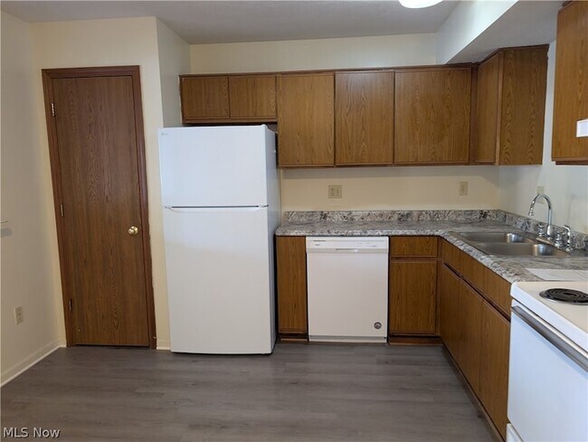 Building Photo - 1563 Whitehall Blvd