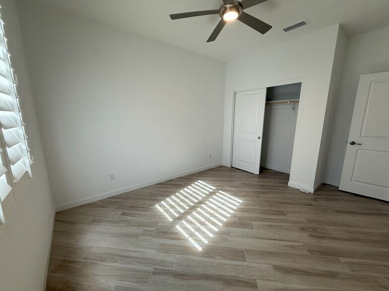 Building Photo - 39613 Taffala Dr