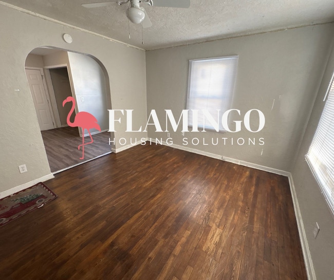 Building Photo - 4637 Sylvan Dr