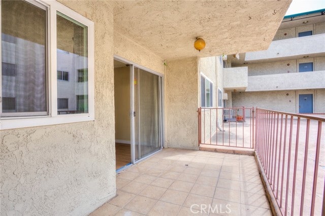 Building Photo - 125 S Sierra Madre Blvd