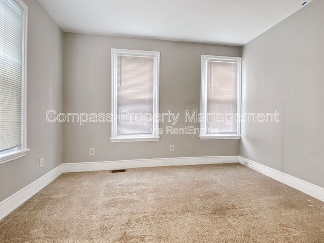 Building Photo - 209 Seward Ave NW