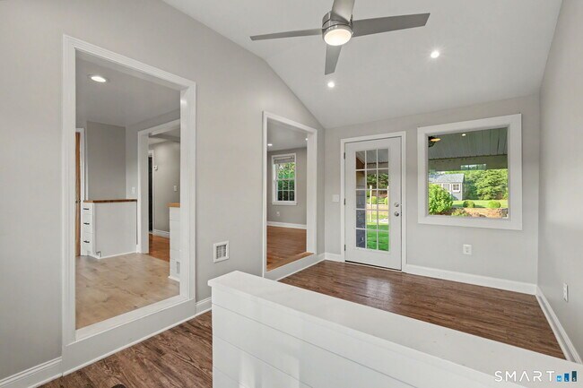 Building Photo - 142 N Taylor Ave