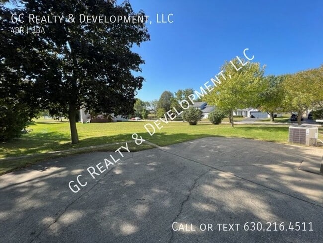 Building Photo - ***MUST SEE! 4 BDRM / 2.5 BTH / LARGE CORN...