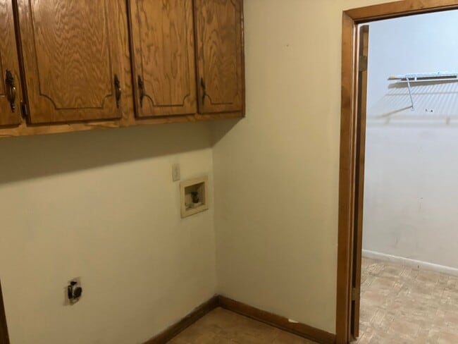 Building Photo - 916 Elderberry St