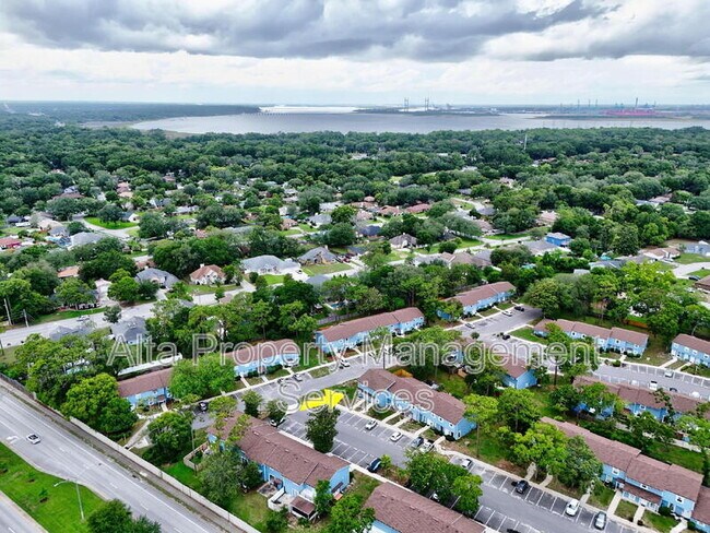 Building Photo - 11357 Bedford Oaks Dr