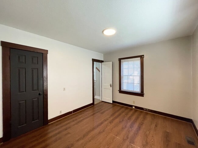 Building Photo - 2 Bed In Great Location