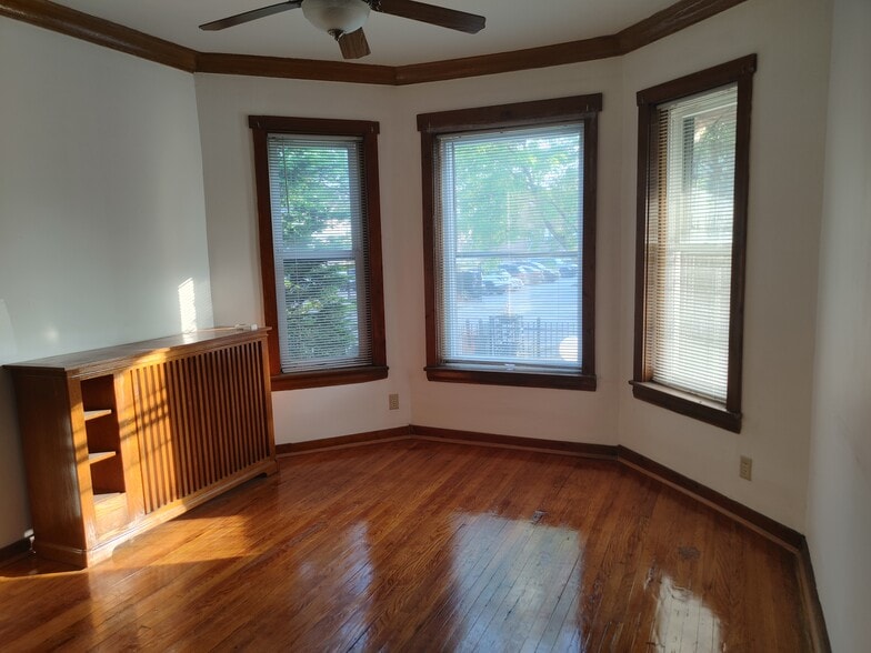 Living room 1 - 7755 S South Shore Dr