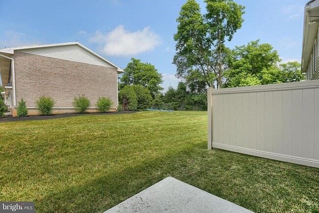 Building Photo - 22 Spring View