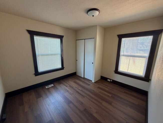 Building Photo - ? RENT SPECIAL — HALF OFF FIRST MONTH’S RENT ? Beautiful 2 bedroom in Lakewood WA - Apply Today!