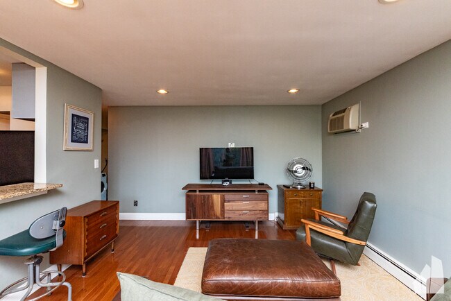 Building Photo - 3136 California-401