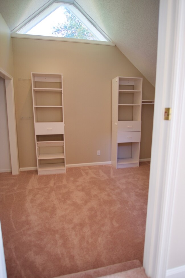 Building Photo - Dunwoody Living at Its Best – Spacious 4BR...