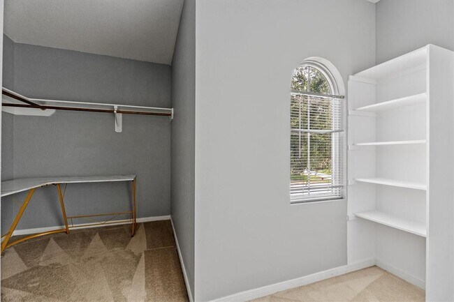 Building Photo - 7322 Foxbrook Dr