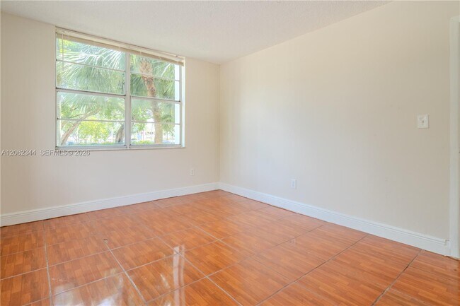 Building Photo - 482 NW 165th St