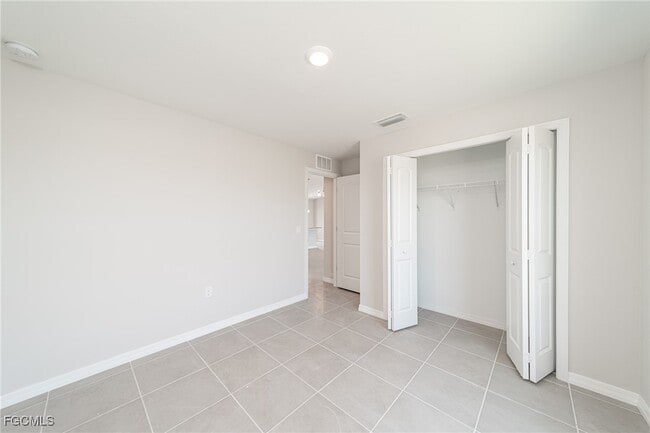 Building Photo - 2122 NW 9th Ave