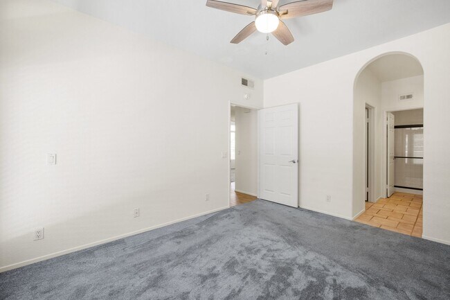 Building Photo - 3581 Cameo Dr