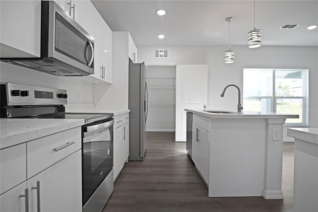 Building Photo - 1311 Hillsborough Ln