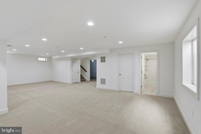 Building Photo - 1312 Volunteer Dr