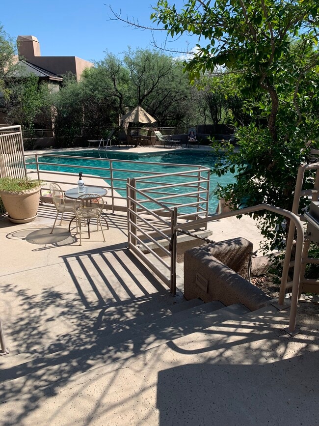 Building Photo - 6655 N Canyon Crest Dr