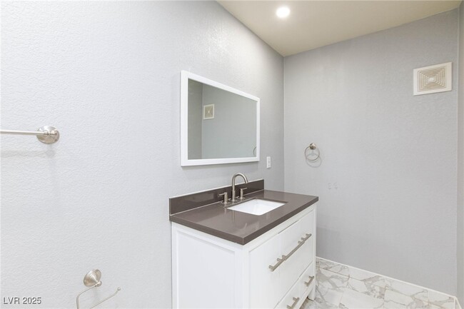 Building Photo - 8101 W Flamingo Rd
