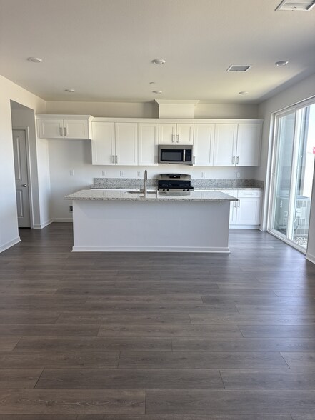Building Photo - 32670 Ventura Ln