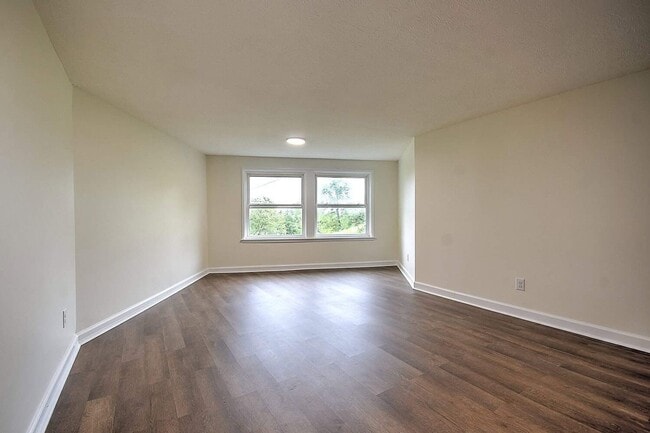 Building Photo - Renovated 3–4 Bedroom Home for Rent | 2,700+ Sq Ft | Bristol TN