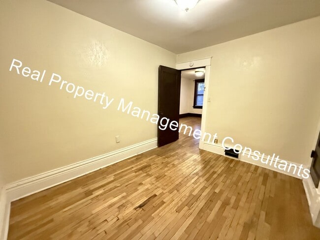 Building Photo - Beautiful Historic 2 bedroom Duplex