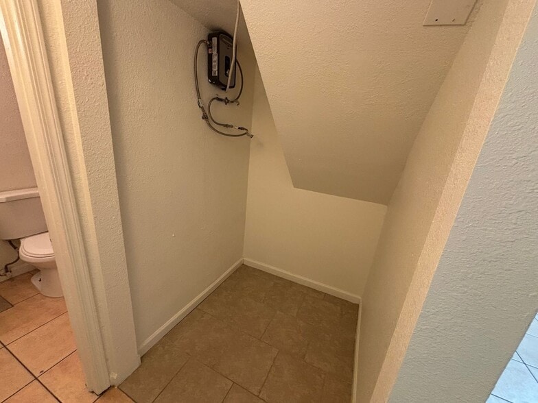 Building Photo - 1 E Navajo Rd