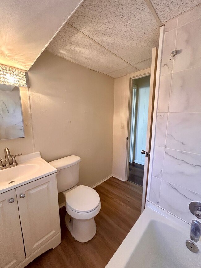 Building Photo - Bright 2-Bedroom Apartment in the Heart of Marietta