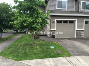 Building Photo - 3 bed 2.5 bath townhome in North Eugene