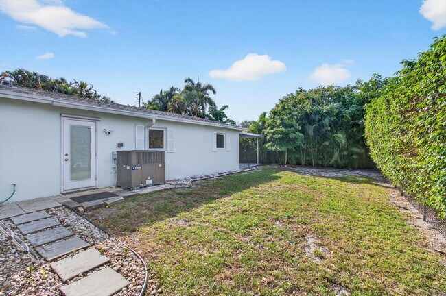 Building Photo - 699 NW 16th Ave