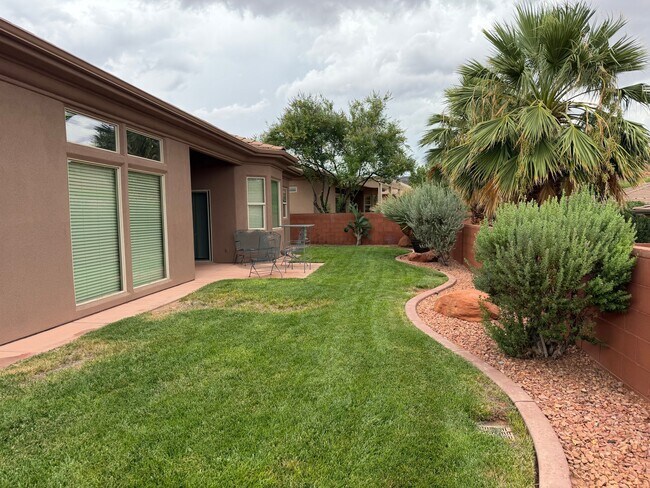 Building Photo - 1642 N Great Basin Dr