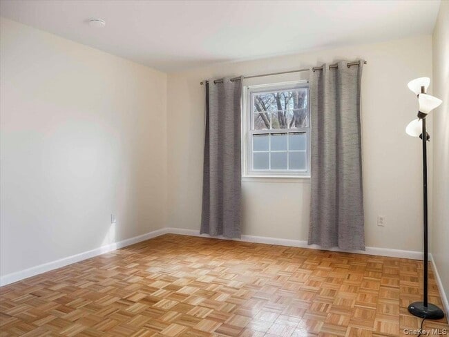 Building Photo - 430 Somerset Dr