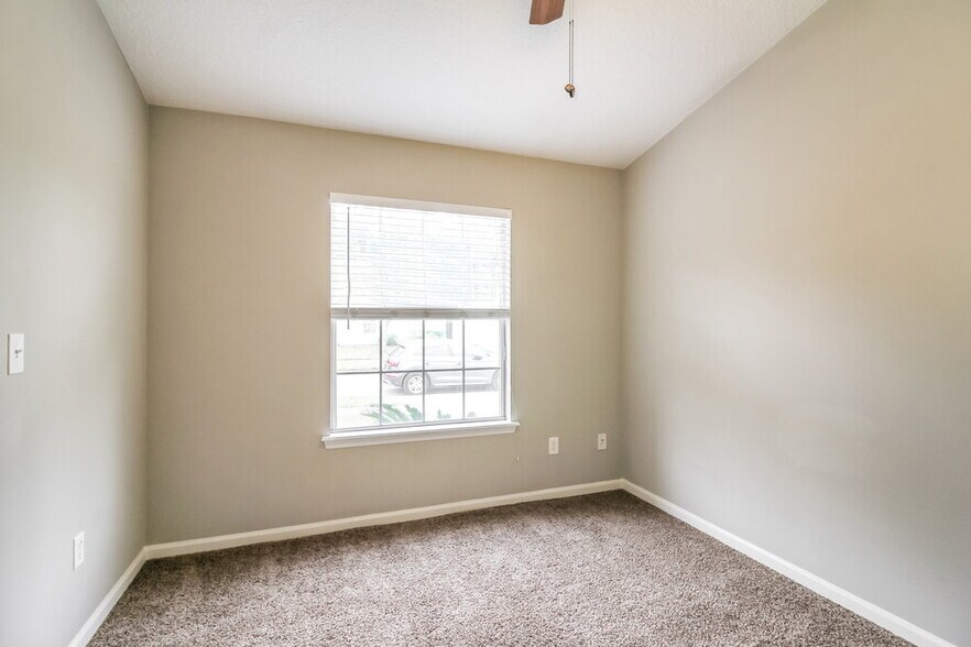 Building Photo - 860 Bonaparte Landing Ct