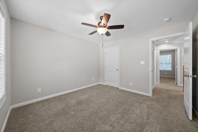Building Photo - Pet Friendly Four Bedroom!