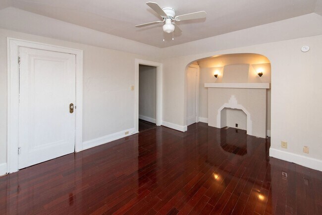 Building Photo - Beautifully updated Tudor style duplex. Up...