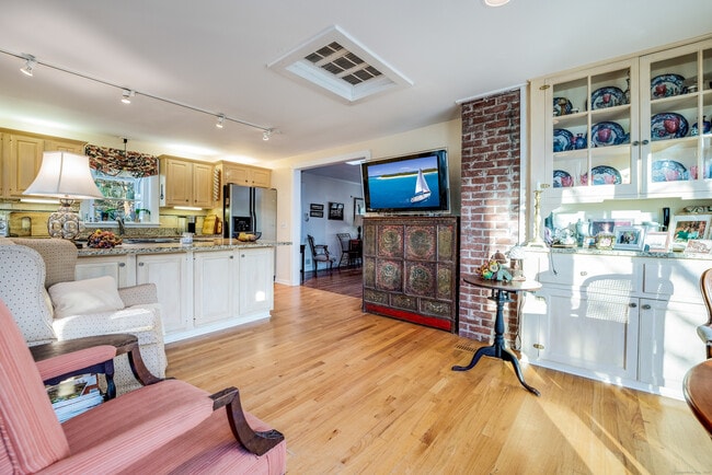 Building Photo - 58 Sill Ln