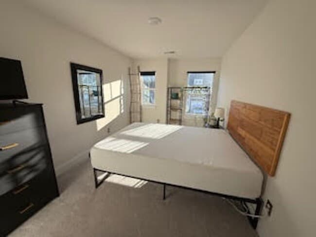 Building Photo - 3 Bed, 2.5 Bath Townhome Available in Greenville