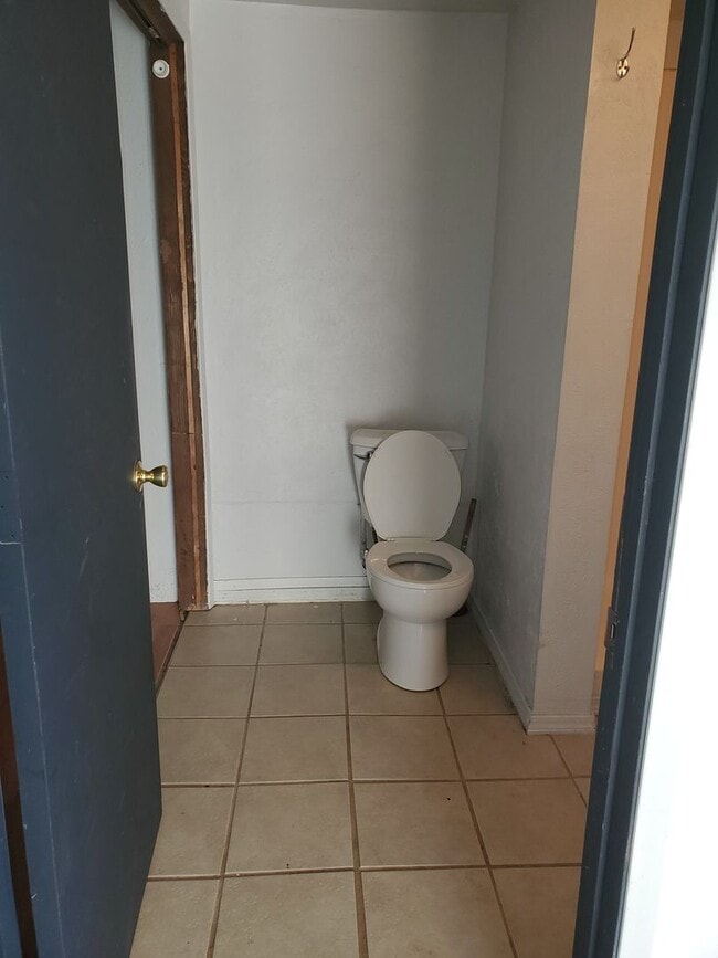 Building Photo - 2bed 2bath House