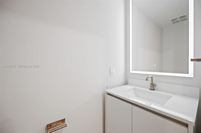 Building Photo - 700 NE 24th St