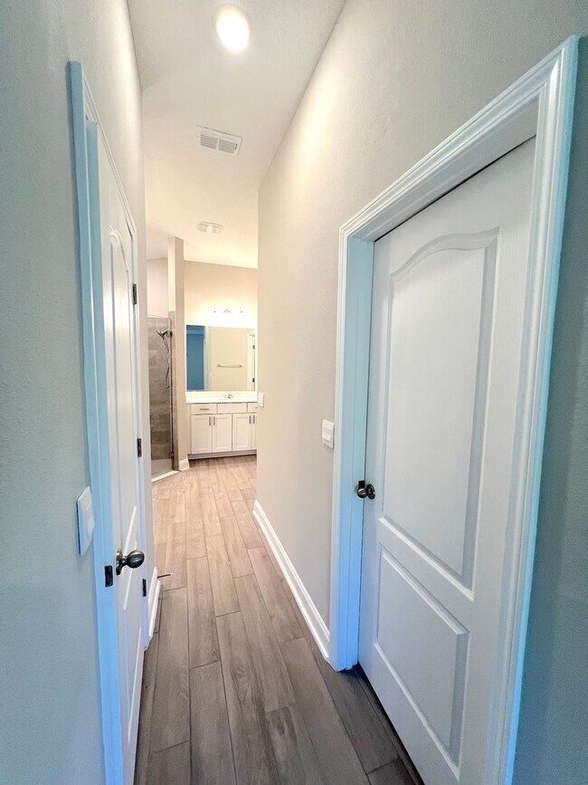 Building Photo - GORGEOUS 5 Bed 4 Bath 3 Car Garage HOME w COMMUNITY POOL for RENT!