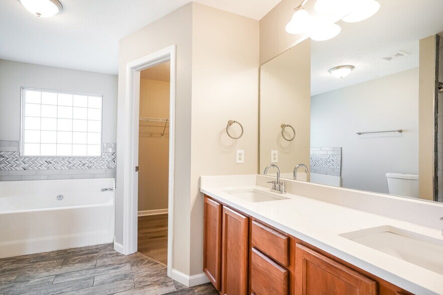 Building Photo - 1312 S Hampton Ct