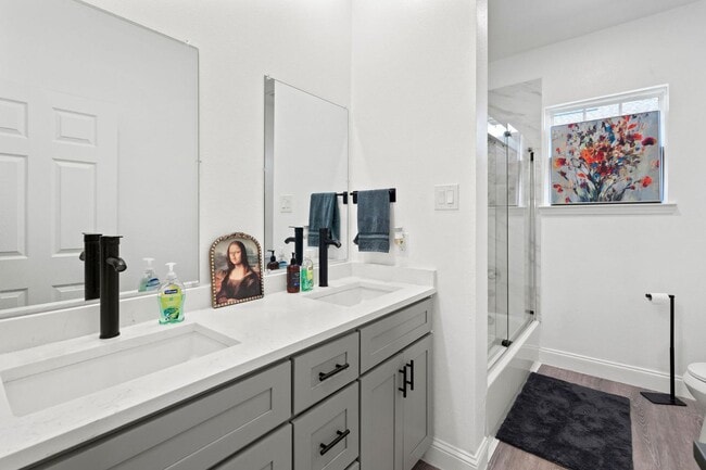 Building Photo - 1000 Stone Hill St