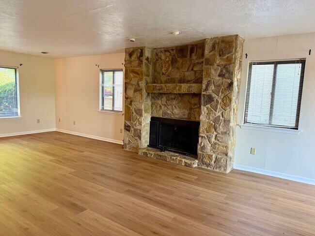 Building Photo - 3377 Kelly Ln