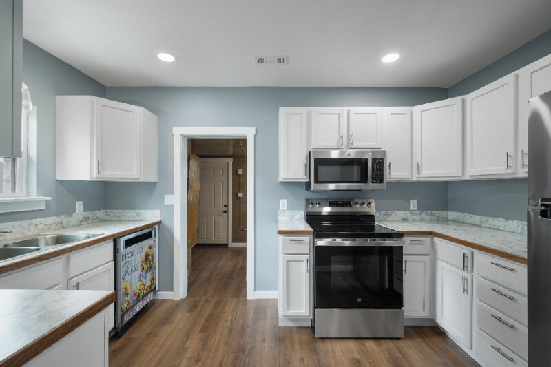 Primary Photo - 2118 S Jackson Ave