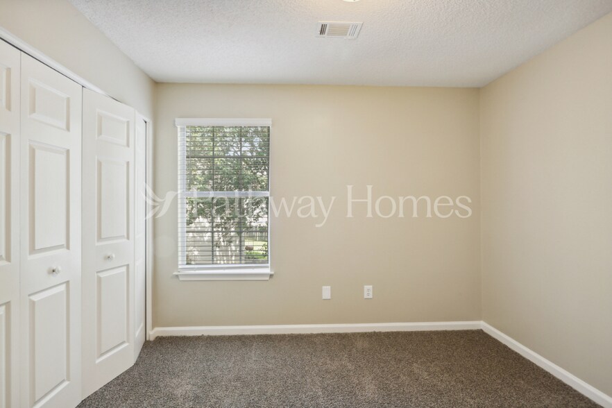 Building Photo - 205 Summer Mist Ct