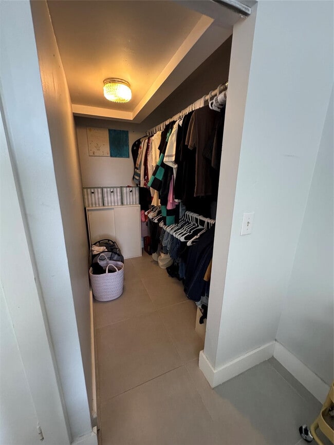 Building Photo - 9235 Lagoon Pl